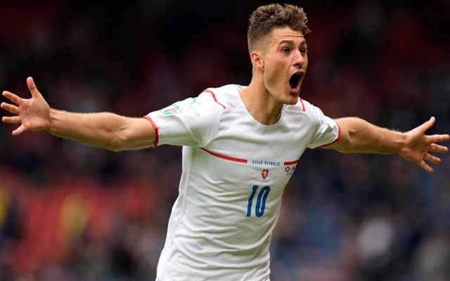 克罗地亚队稳扎稳打斩获三分