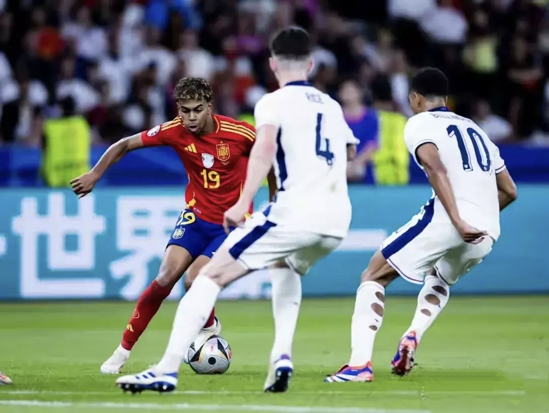 西班牙队在友谊赛中击败强敌 西班牙队在友谊赛中击败强敌