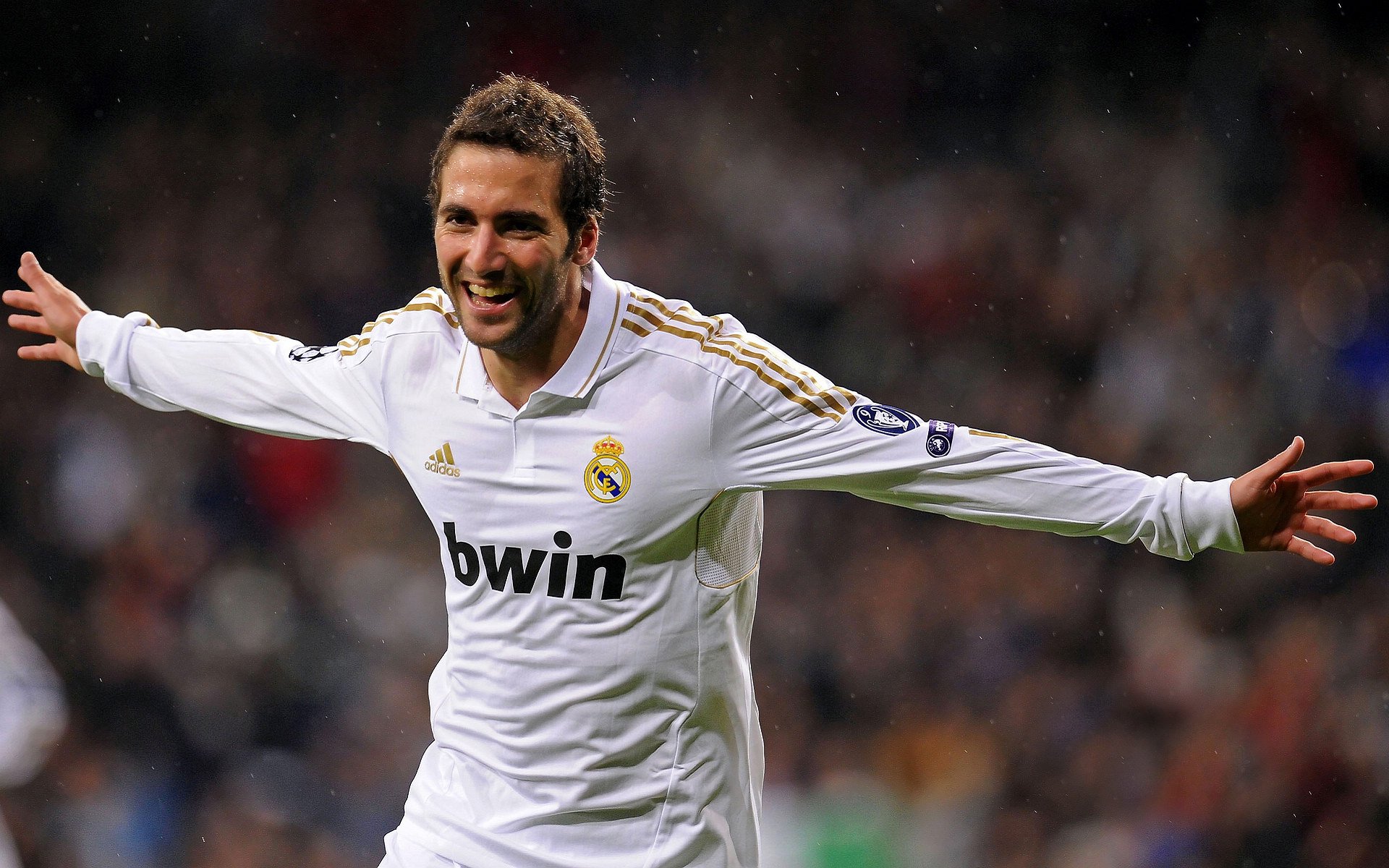 卢卡库之夜，F1街道赛的独舞与主宰